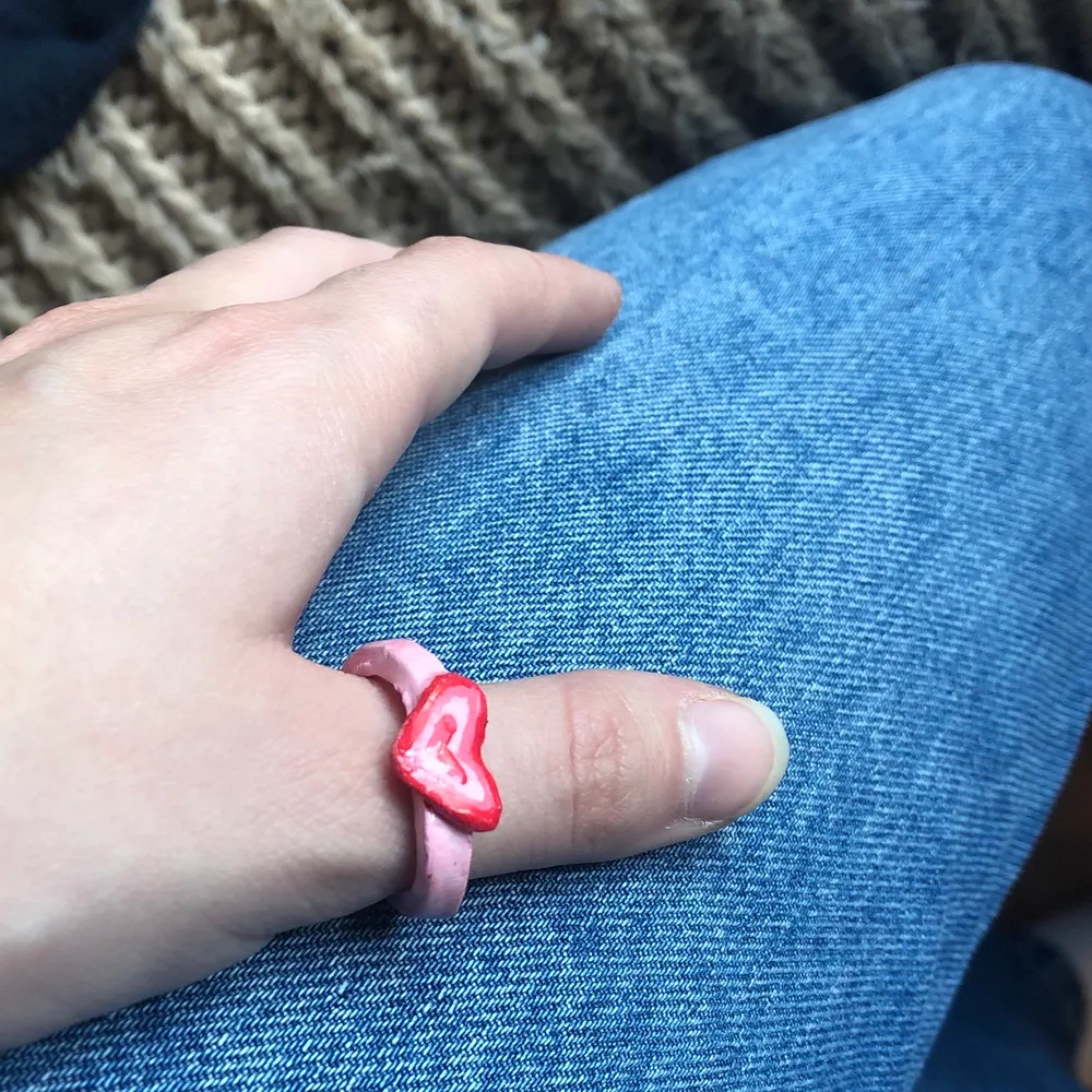Handgjord rosa ring ej gjord av mig ⚡️⚡️ frakt inkluderad. Accessoarer.