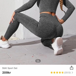 Träningsset - Träningsset från Shein. Köpt som storlek M men det är mer som S. Fin passform, endast testad. Exakt som på bild 🤩