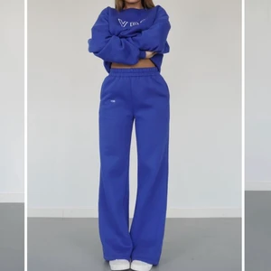 Mjukisbyxor från Venderbys - ❗️inte mina bilder❗️Helt nya byxor från Venderby’s. Med lappen kvar. Helt slutsålda! Vid många intresserade blir det budgivning❤️❤️ Tveka inte att ställa frågor eller lägga ett bud🥰