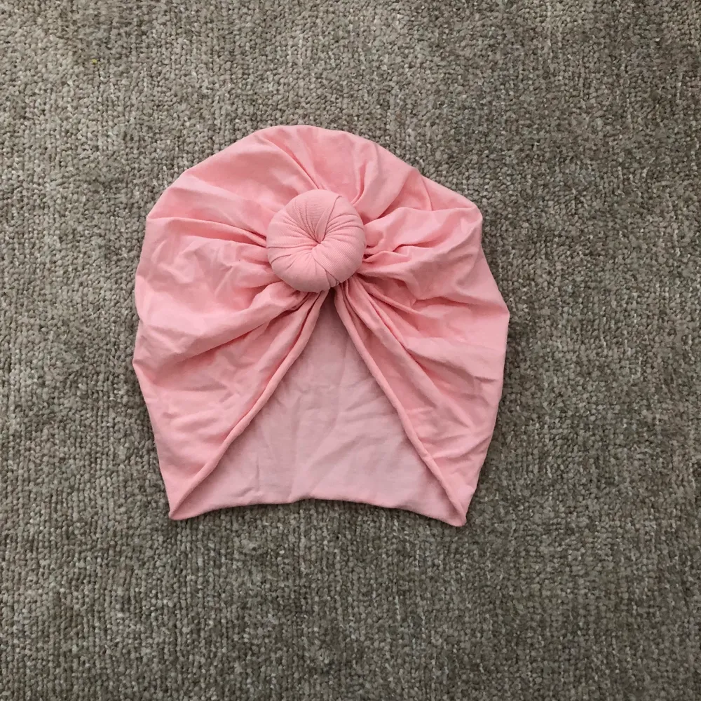Jättesöt rosa turban. Helt ny oanvänd. Säljs för 50kr. Skickas endast.. Accessoarer.
