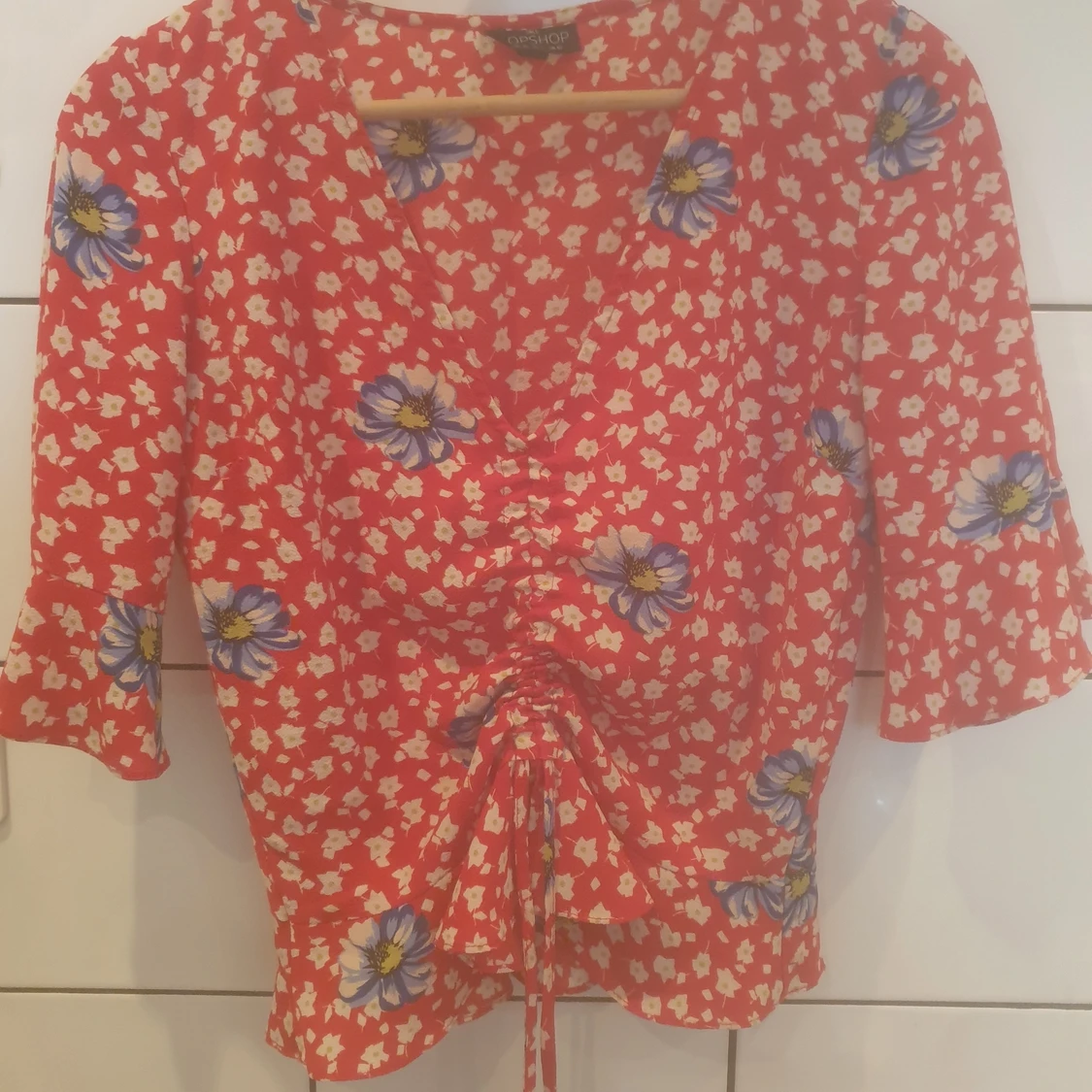 Somrig top från Topshop med dragsko i midjan