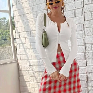 Tröja  - Justerbar knäppning både i armar och över bröst 💕 storlek S! Aldrig använd 🥰 70 kr