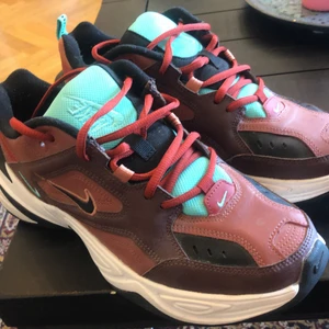 Nike - Sjyssta nikeskor som knappt är använda. Jättefint skick👌🏼