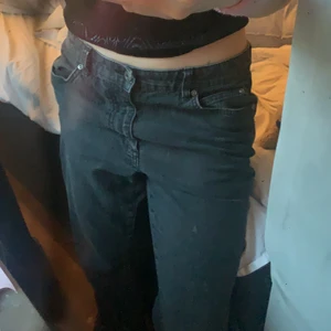 isolde jeans - Jeans från isolde köpta på stadsmissionen för 190kr. Kommer inte till användning :/