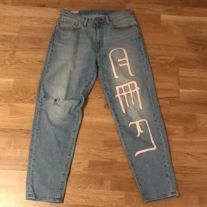 Levis jeans (vintage) - Handmålade Levis jeans. (Köpta på carlings för 1300kr+ 300 för målningen )             Bud i kommentarerna 