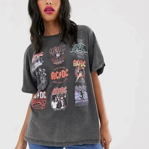 Ac/dc t-shirt - Säljer denna coola t-shirt från bershka!! Inte alls mycket använd, nästan som ny. Storlek xs men oversized så passar s/m också💕💕