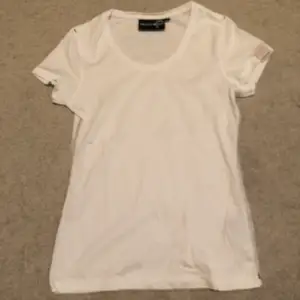 💛 T-shirt/topp från märket Pelle P, storlek XS. Nyskick. Kan fraktas eller mötas upp 📮