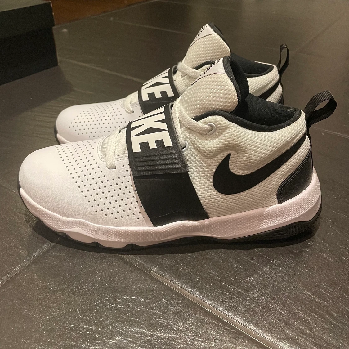 Nike Team Hustle D8 - 90