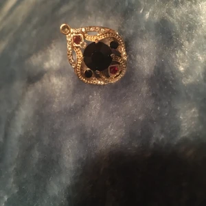 Ring / örehänge  - De båda kostar 250 allt kostar 250kr 