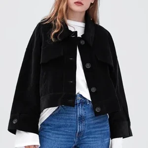 Zara Manchester jacka - As ball Manchester jacka från zara som tyvärr Inte kommit till mycket användning. Str S-M. Köpare står för frakt💞 Säljer vid bra bud:)