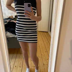 Fin sommarklänning! - Säljer denna fina sommarklänning i storlek S. Sparsamt använd.