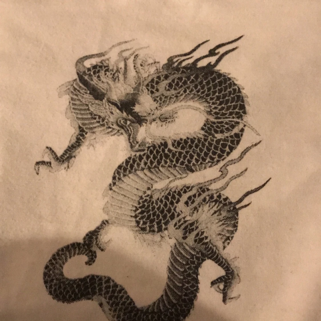 vit croppad t-shirt med orm märke - 90