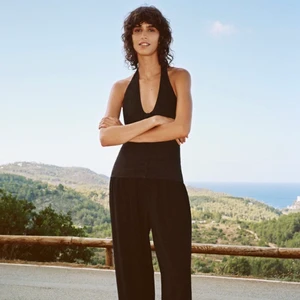 Topp - Säljer en svart topp från zara! Pris+frakt 