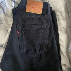 Levis jeans - Säljer dessa fina levis jeans i stolek W29 L32✨köp för 250kr, frakt kostar även 66kr(spårbar)