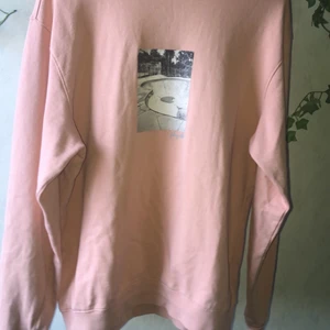 HM sweatshirt  - Har kanske använt den 2 ggr, inga skador eller liknanden, känns lite stor i passformen 