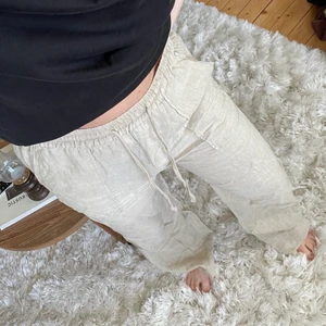 Linnebyxor  - Linnebyxor från zara. Endast använda en gång eftersom de är för långa för mig. (1,62m) Storlek M. Jag betalar frakten.