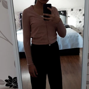 Snygg kofta - Jättesöt kofta har blivit andvänt fåtal gånger 👍🏻🌸