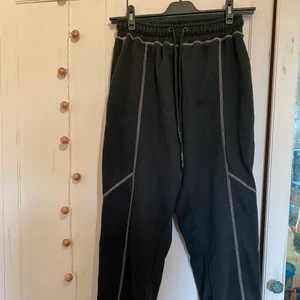 Sweatpants  - Sweatpants från Madlady. Storlek 10? Sitter som en S/M. 