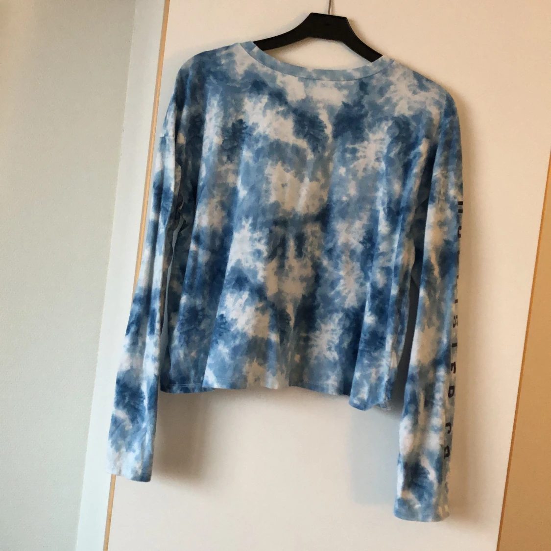 Hollister tröja i blå tiedye storlek M - 90