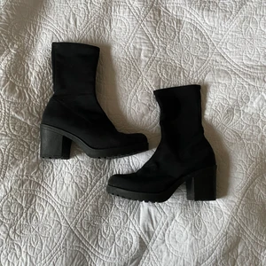 Vagabond Boots strlk 39 - Dum som man är beställde jag fel strlk, därför säljes detta! Sjukt fina och endast använda en gång, dock ett regnigt nyår så finns fåtalet spår från detta. Toppenskor!