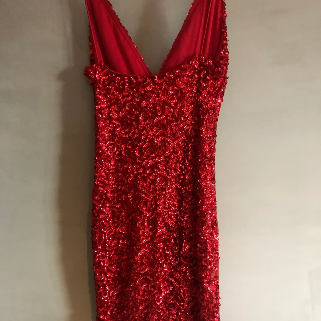 Rebecca Stella röd paljettklänning - 90