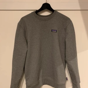 Patagonia oprisal crew - Sweatshirt - Patagonia sweatshirt i väldigt fint skick, knappt använd. Storlek Small, nypris 750kr