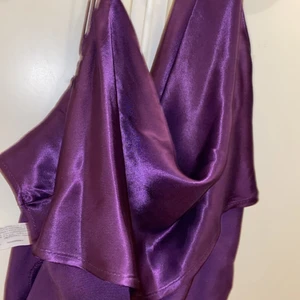 Topp från zara  - Em helt ny topp från Zara med prislappen kvar. Säljer då jag fick hem två st. Vid fler bilder så är det bara att skriva:)