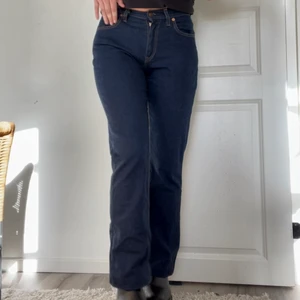 Levis jeans - Säljer ett par skitsnygga levisjeans i W30 L32, och passar mig med 36! Först till kvarn!