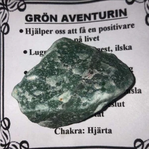 Grön aventurin kristall - Säljer denna gröna aventurinen 3*4 cm ungefär. Frakt tillkommer på 12 kr💕