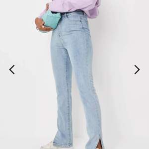 Helt nya ljusblåa jeans från Missguided som är hela och fina. Lite för korta på mig som är 167 cm. Högmidjade med slits. Strl 34 Regular längd. Nypris 49€. 