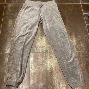 Supersköna mjukisbyxor - Ett par supersköna mjukisbyxor från Cubus i storlek S.