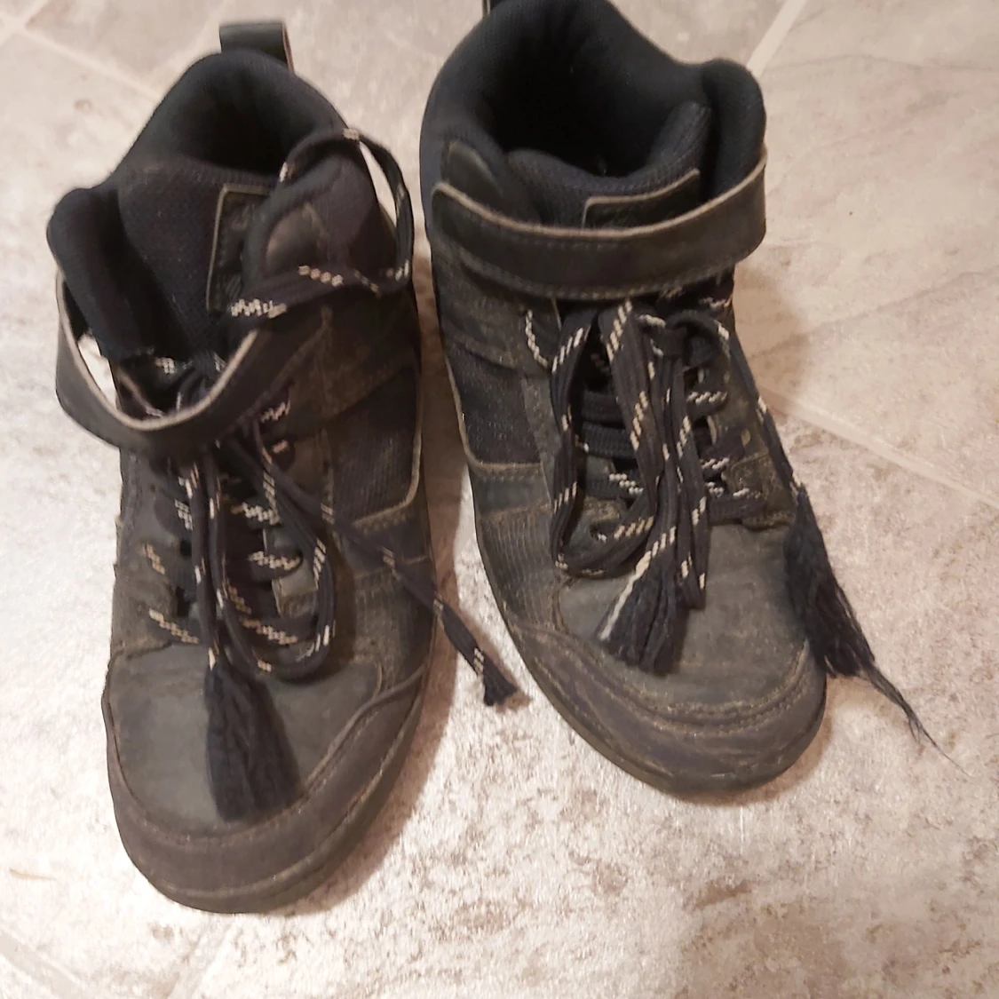 Fina barn skor Stl 32 står för frakten frakt fritt