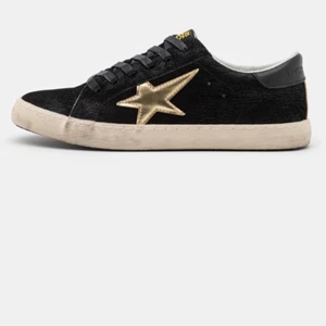 Snygga vår skof - Säljer nu dessa ur snygga vår skor då dom tycörr inte kommer lika mycket till användning som jag hoppats!🤗🤗 storlek 39! Skriv för fler bilder!