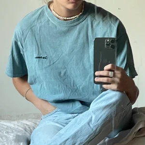 T-shirt - Blå t-shirt i fint skick, nästan aldrig använd 