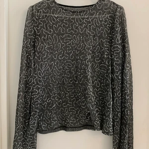 Glittrig topp - Från gina tricot.