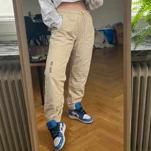 Nike byxor strl: S - Cargopants från nike i Nyskick, använt en gång😇 