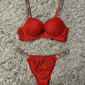 Victoria secret underkläder  - Victoria secret underkläder trosor i röd strl S
