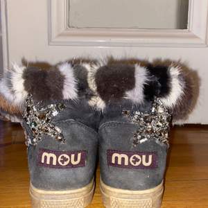 Jag säljer mina mau boots som är använd en vinter för att jag mestadels bor i Marbella! Det är storlek 37 men jag skulle säga att dom även passar en med storlek 38 nypris: 3000kr