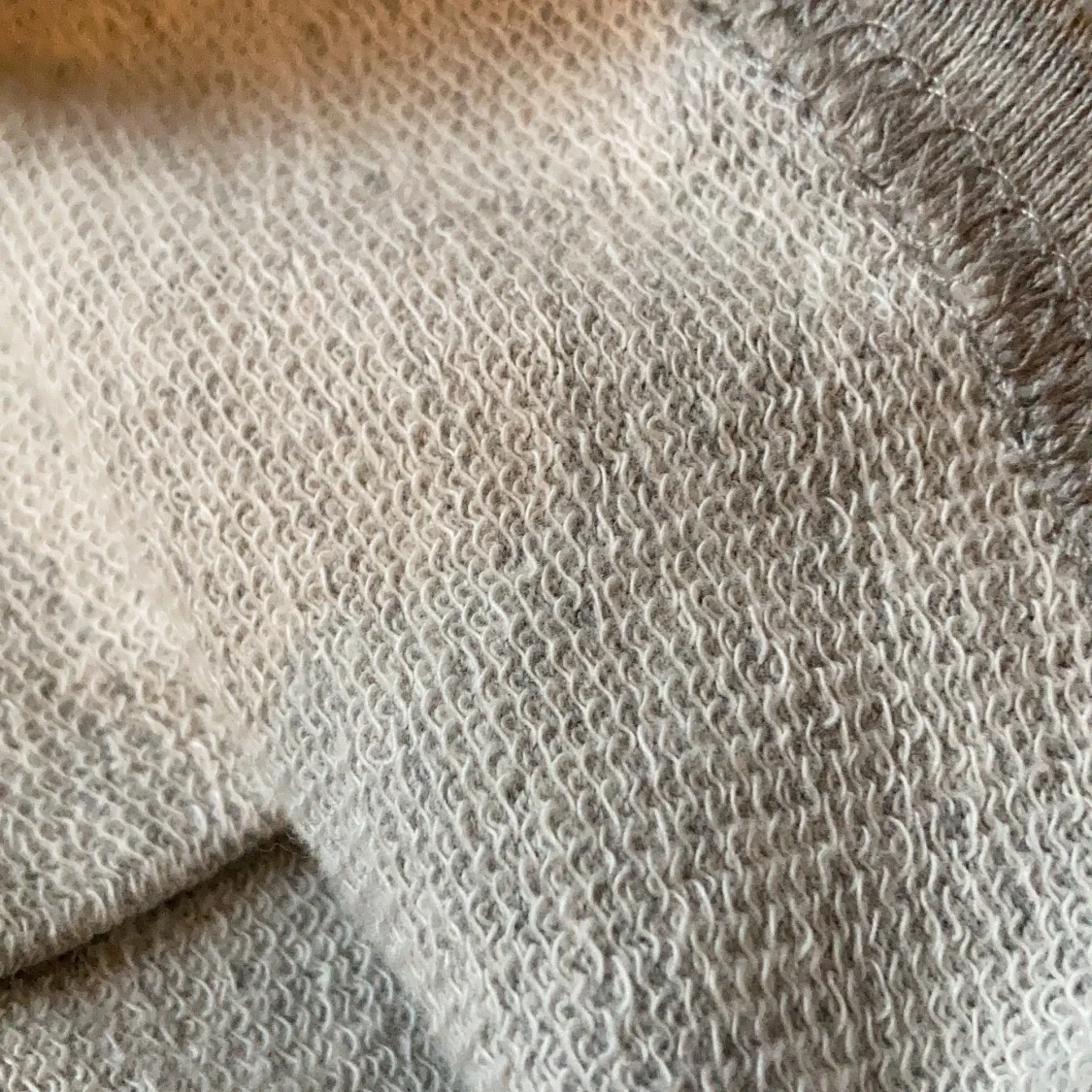 Shorts med en lila drake på - 90