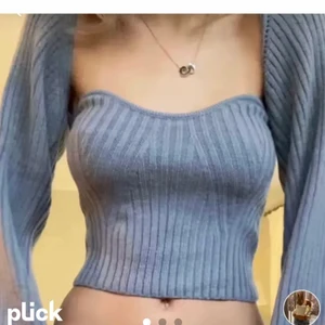 grå stickad topp och kofta - Jätte fin stickat linne samt kofta. Lägger ut igen pågrund av osäriösa köpare. Storlek S, men stretchigt material så passar xs-m skulle jag säga! Säljer pågrund av att det inte kommer till användning. Skriv för frågor, pris kan även diskuteras❤️