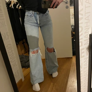 Jeans - Säljer dessa ascoola jeansen från Gina Tricot!! 