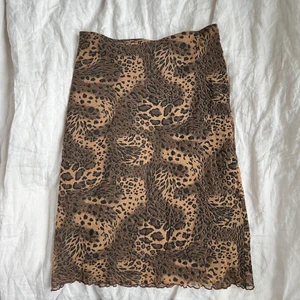 leopardmönstrad kjol - vill bli av med en hel del, se profilen, pris kan absolut diskuteras! 