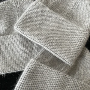 Mössa - jättefina mössor i ullblandning. varma och mjuka med den perfekta passformen. I färgerna Ash och Créme. går att köpa här på plick eller på instagram @cenuise🤎💕