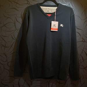 Burberry fin tröja kommer i storlek M säljs för 400kr + frakt