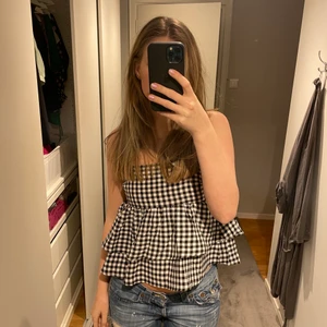 Sommarlinne - Jättegulligt sommarlinne i toppenskick! Okänt märke och storlek då det inte finns någon lapp och minns ej vart den är köpt, men passar XS-M skulle jag säga💗