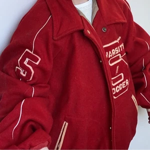 Vintage varsity jacket - Säljer min fina college jacka som jag köpt secondhand. Passar XS-M beroende på hur du vill att den ska sitta. (XS=mer oversize osv)