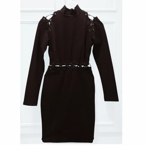 Black dress - svart klänning  - Svart klänning från NA-KD i storlek 36. Använd en gång så i mycket bra skick!