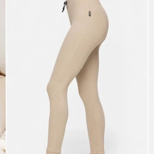 Byxor stronger - Mjuka byxor från stronger i storlek M