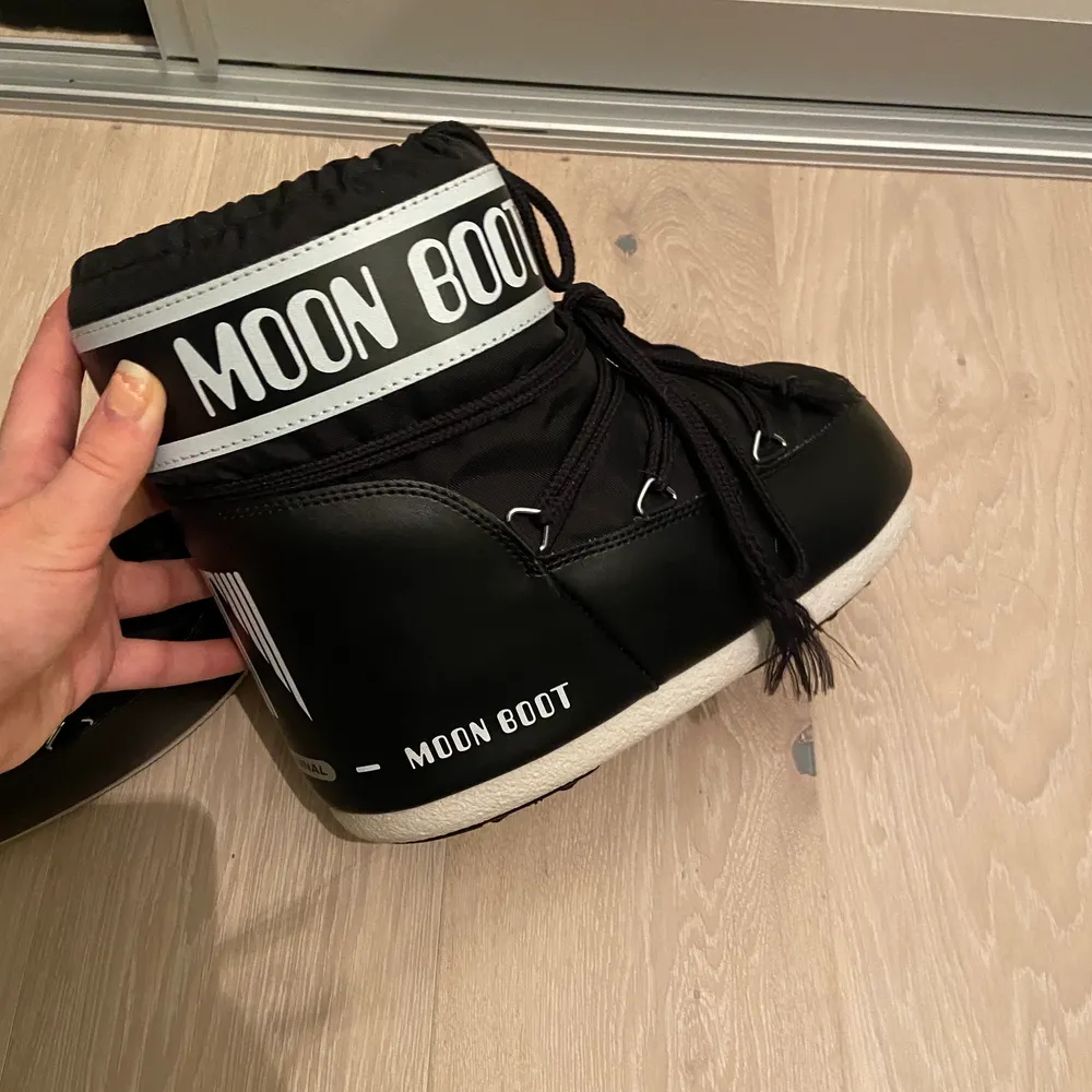 Super snygga Moon boots!💞 använda fåtal gånger, köpta november 2021💞⚡️1100kr + frakt🤍. Skor.