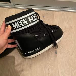 Super snygga Moon boots!💞 använda fåtal gånger, köpta november 2021💞⚡️1100kr + frakt🤍
